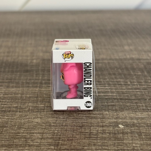 Funko Bitty Rachel Green, Phoebe Buffay, & Chandler Bing Pops - Picture 13 of 15